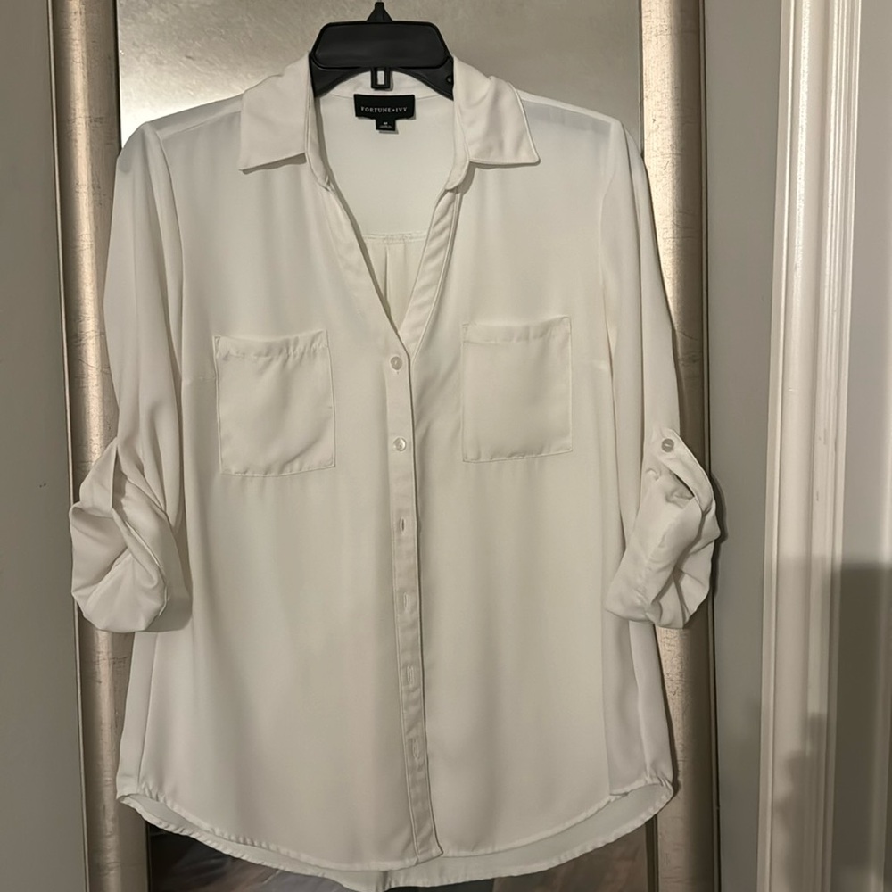 Fortune Ivy brand size medium blouse. Perfect for work!